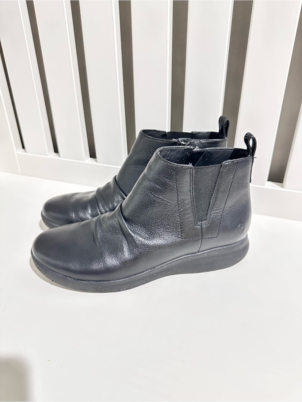 Clarks Unstructured Black Leather Side Zip Ruched Ankle Boots Booties Size 9